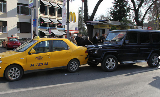 Neslişah Alkoçlar trafik kazası geçirdi!